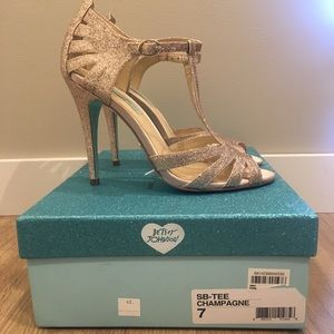 Betsey Johnson Tee Dress Pump